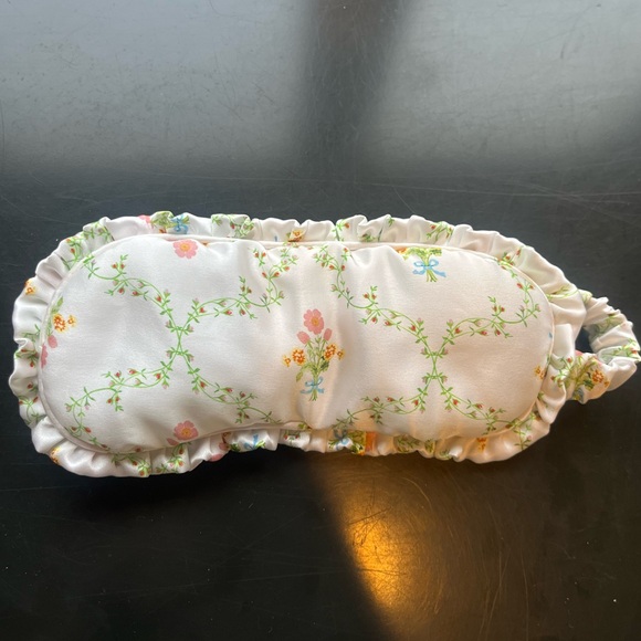 Hill House Ruffle Silk Eye Mask - Picture 4 of 7